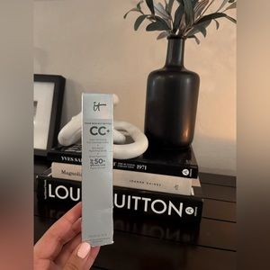 IT COSMETICS CC+ COLOR CORRECTING FULL COVERAGE CREAM